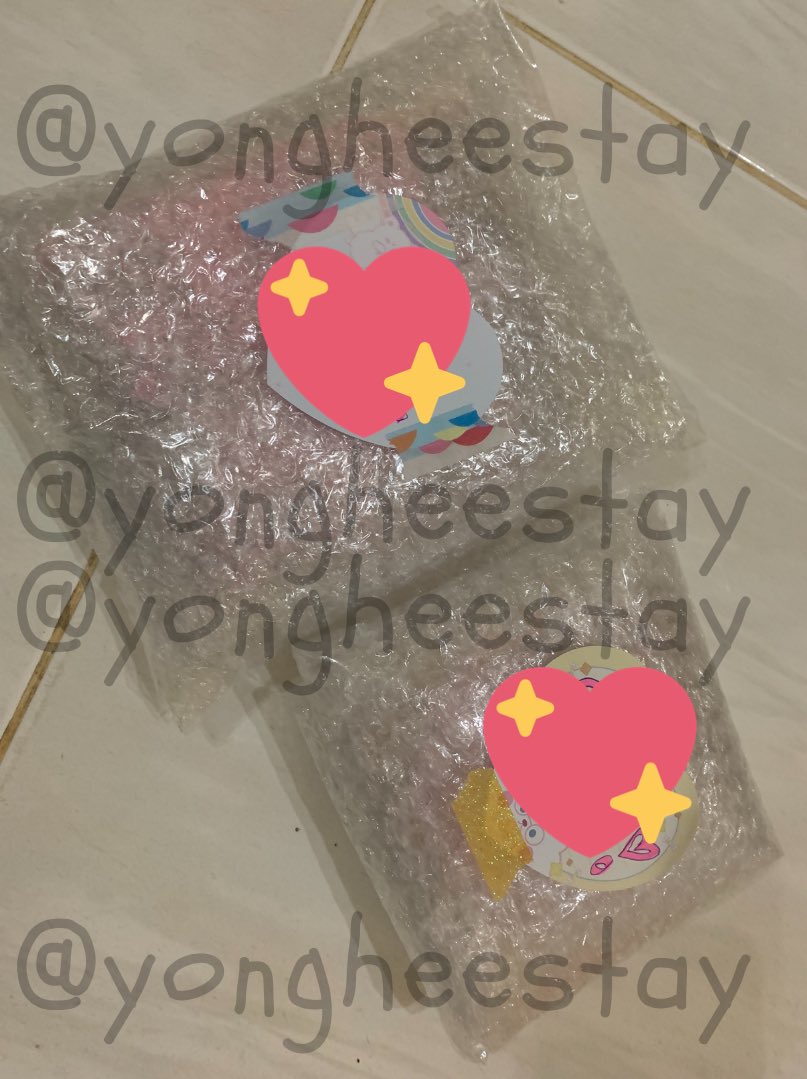 yongheestay's tweet image. #yongheeupdate 

just finish packing up some pcs &amp;gt;&amp;lt; i hope i can post it out by tomorrow (i mean today since it’s almost 1am lmao) but if i can’t do it by tomorrow will update it again here ❣️❣️