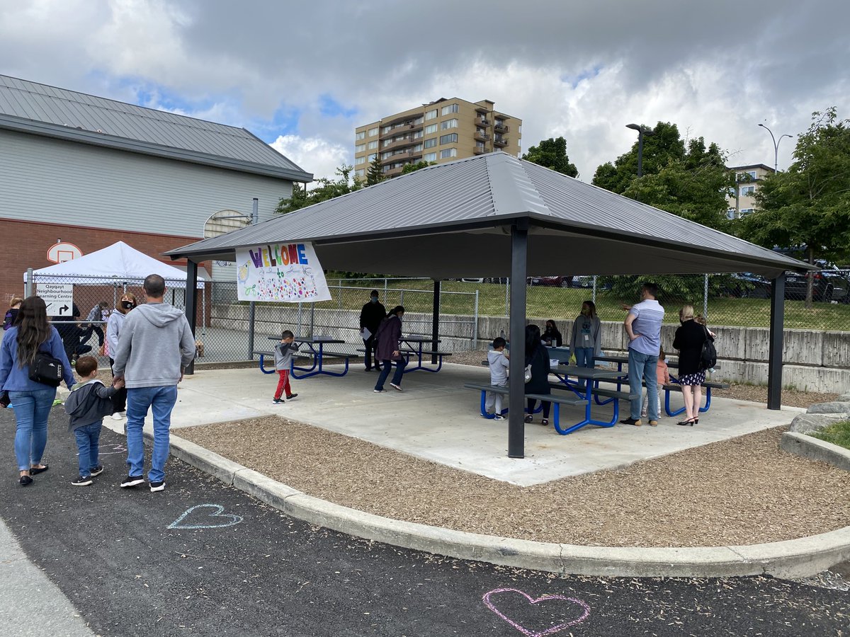 Thank you to the Qayqayt staff for providing our youngest learners a warm welcome to school!