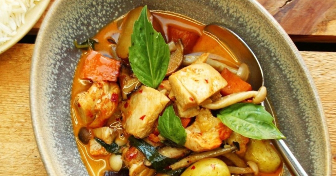 CanucksMarket's tweet photo. Stock up on your favourite @Dirty_Apron soups and stews at 25% off only until this Sunday. Visit https://t.co/0qzAlft3nO to order! #canucksmarketplace https://t.co/IEbxx0gFSP