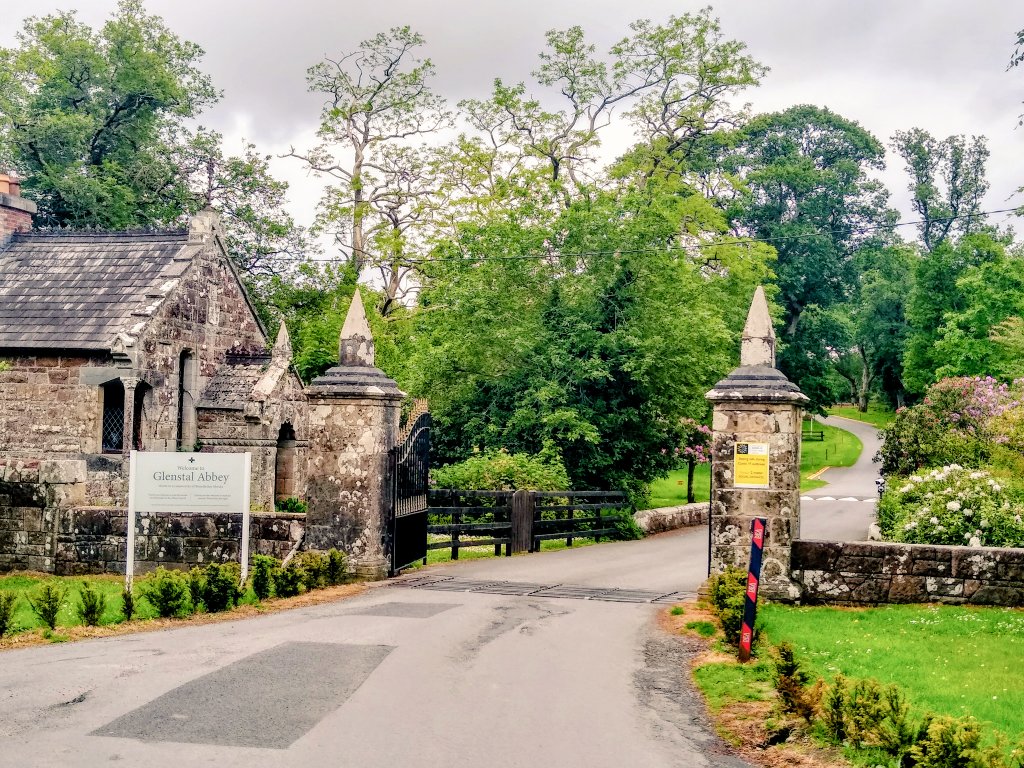 NatureL23172583's tweet photo. The gate house to Glenstal Abbey   .   #limerick #garden https://t.co/VvL5EER2sc