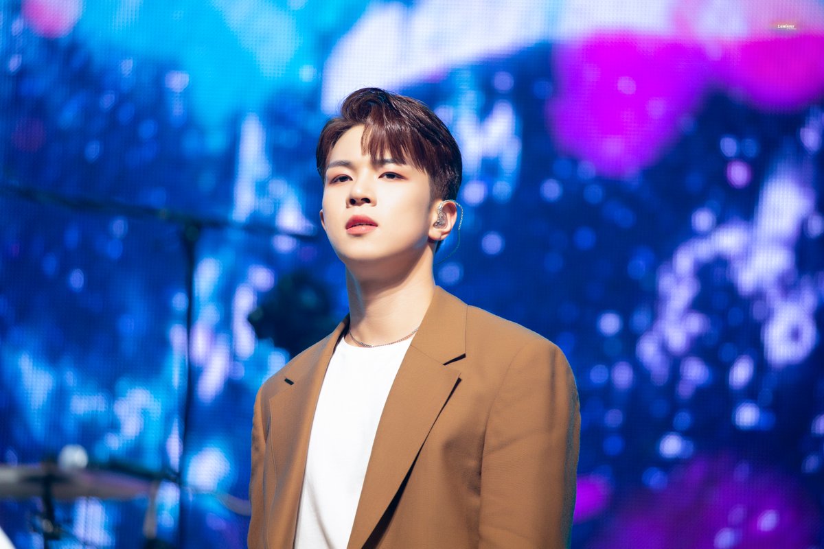 luminous_228's tweet photo. 210607 쇼케이스 
#NFlying #엔플라잉 #유회승 #회승
#Hweseung #YooHweseung                 #Man_on_the_Moon #Moonshot #문샷 https://t.co/ChJ9xnFaYo
