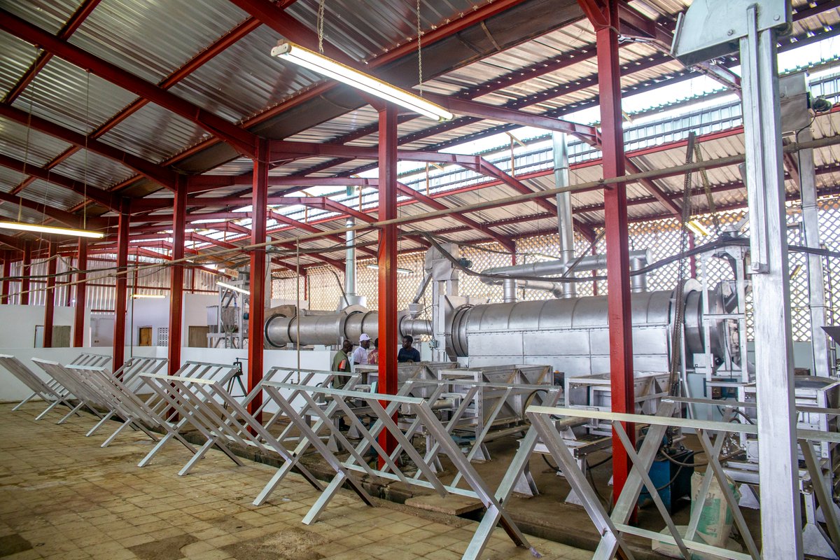 seyimakinde's tweet photo. This afternoon, we commissioned the Ilaju Garri Processing Factory in Ido LGA. This facility is one of the many assets of the state government which had been left moribund for years. The resuscitation is led by Ido (Ibadan) Cooperative Society and supported by our administration. https://t.co/JXdWzEk9FB