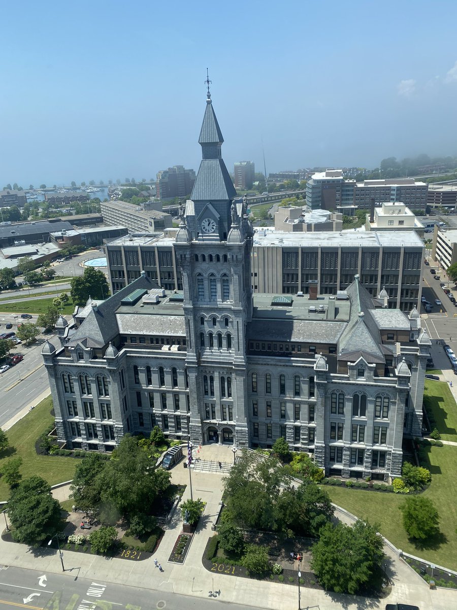 ErieCounty200's tweet photo. Historic Old County Hall with some amazing landscaping details. Thanks @ErieCountyDPW Buildings and Grounds! https://t.co/xEYI6JLdBL