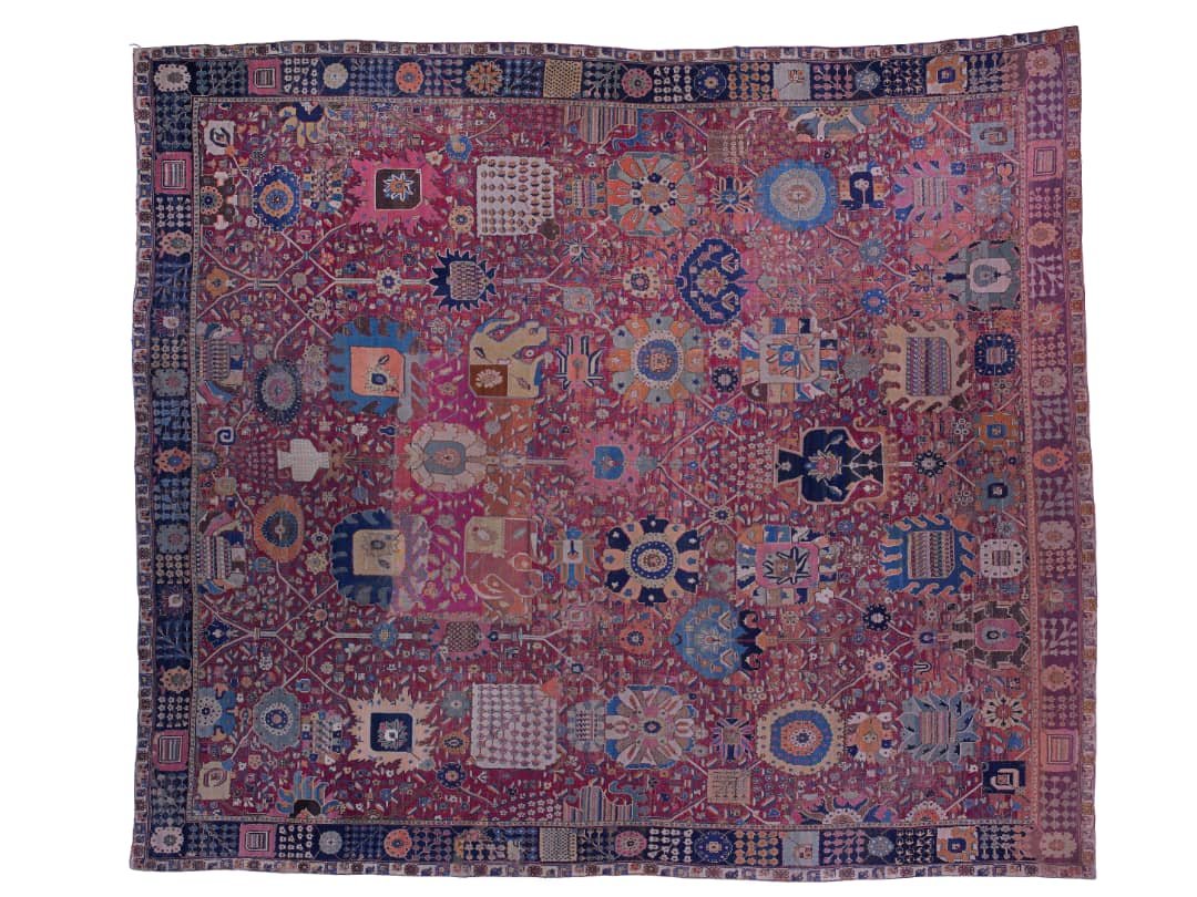 carpet_museum's tweet photo. قالی عهد صفوی کرمانی با طرح افشان با رنگهای  و نقش مایه از گلهای انتزاعی شاه عباسی و مینا بافته شده از پشم اعلاء 
#روز_صنایع_دستی
#وزارتخانه_میراث_فرهنگی_صنایع_دستی_گردشگری
#موزه_فرش_ایران https://t.co/QXG0aFUmlz