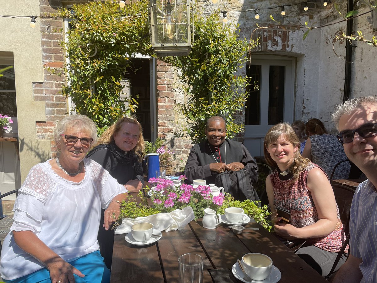 Lovely to be invited by #RevJaneWeeks to meet @DoverBishop to talk about my #Community responsibilities @fstonehythedc #CommunitySafety #CommunityHubs #Napier #StreetHomeless #VoluntarySector etc