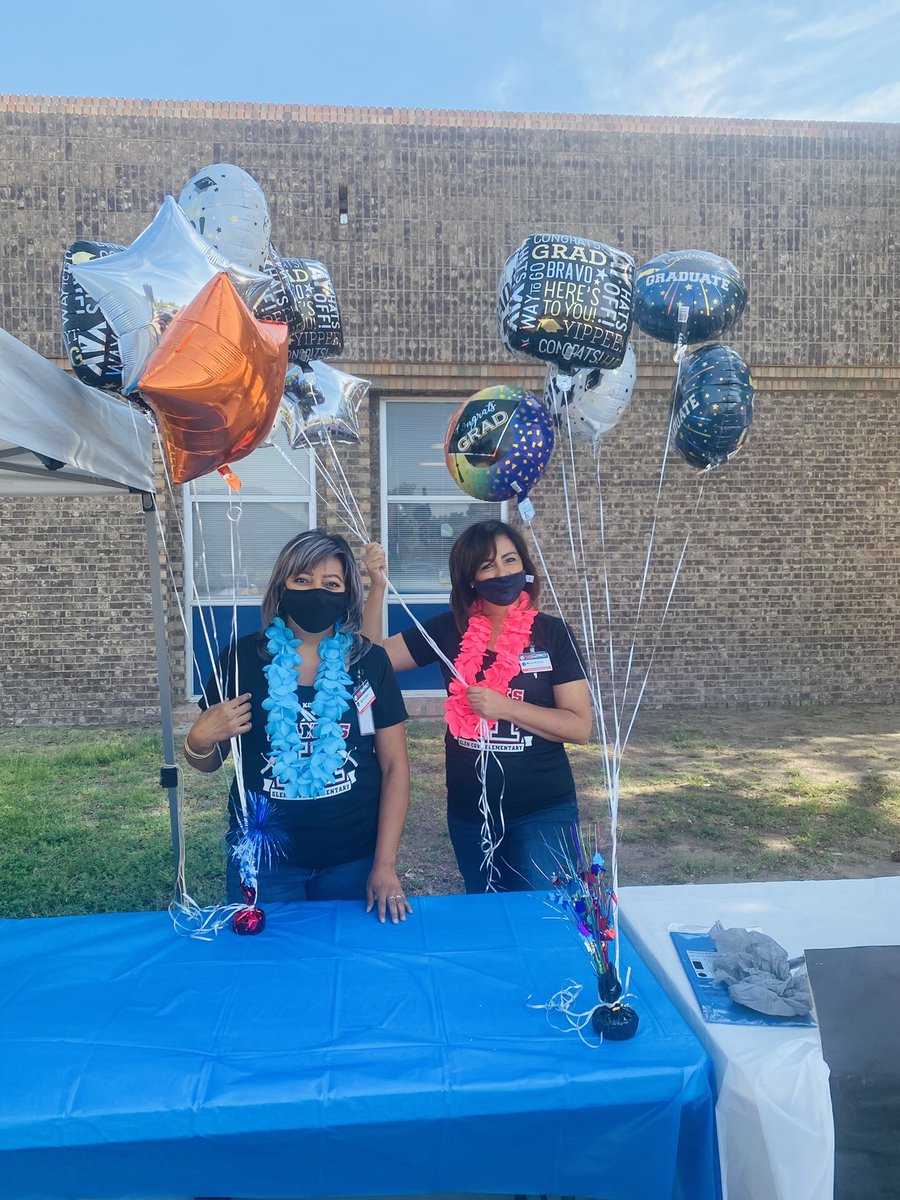GlenCoveElem's tweet photo. #ThisisPreK #ThisisKinder #ThisisSSC #ThisisECSE drive thru graduations in #FullForce @YsletaISD #KeepShining #KeepBeingAmazing We ❤️❤️❤️ you! 🌟❤️🌟❤️🌟 https://t.co/9Z9Y0oSIL4