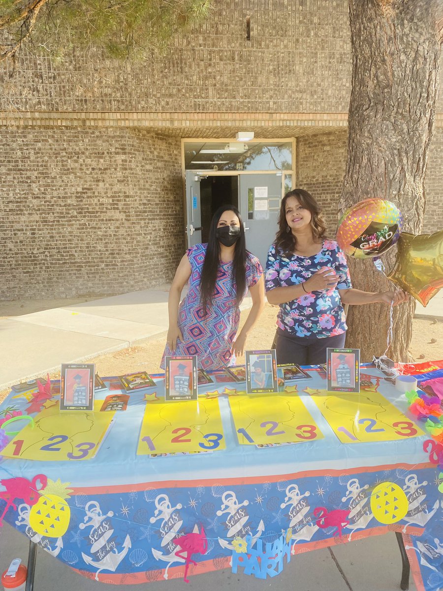 GlenCoveElem's tweet photo. #ThisisPreK #ThisisKinder #ThisisSSC #ThisisECSE drive thru graduations in #FullForce @YsletaISD #KeepShining #KeepBeingAmazing We ❤️❤️❤️ you! 🌟❤️🌟❤️🌟 https://t.co/9Z9Y0oSIL4