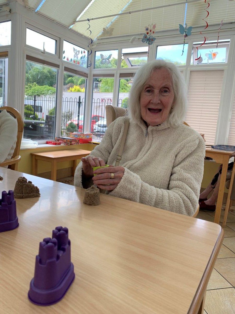 bandmcare's tweet photo. Presented in-line with yesterday's observation of #WorldOceansDay, Ryeview Manor in #HighWycombe spent the afternoon building kinetic sandcastles - sand that sticks to itself and not to you - to positively impress the importance of our #blueplanet. 

#MagicSand https://t.co/MaoLp5NsKq