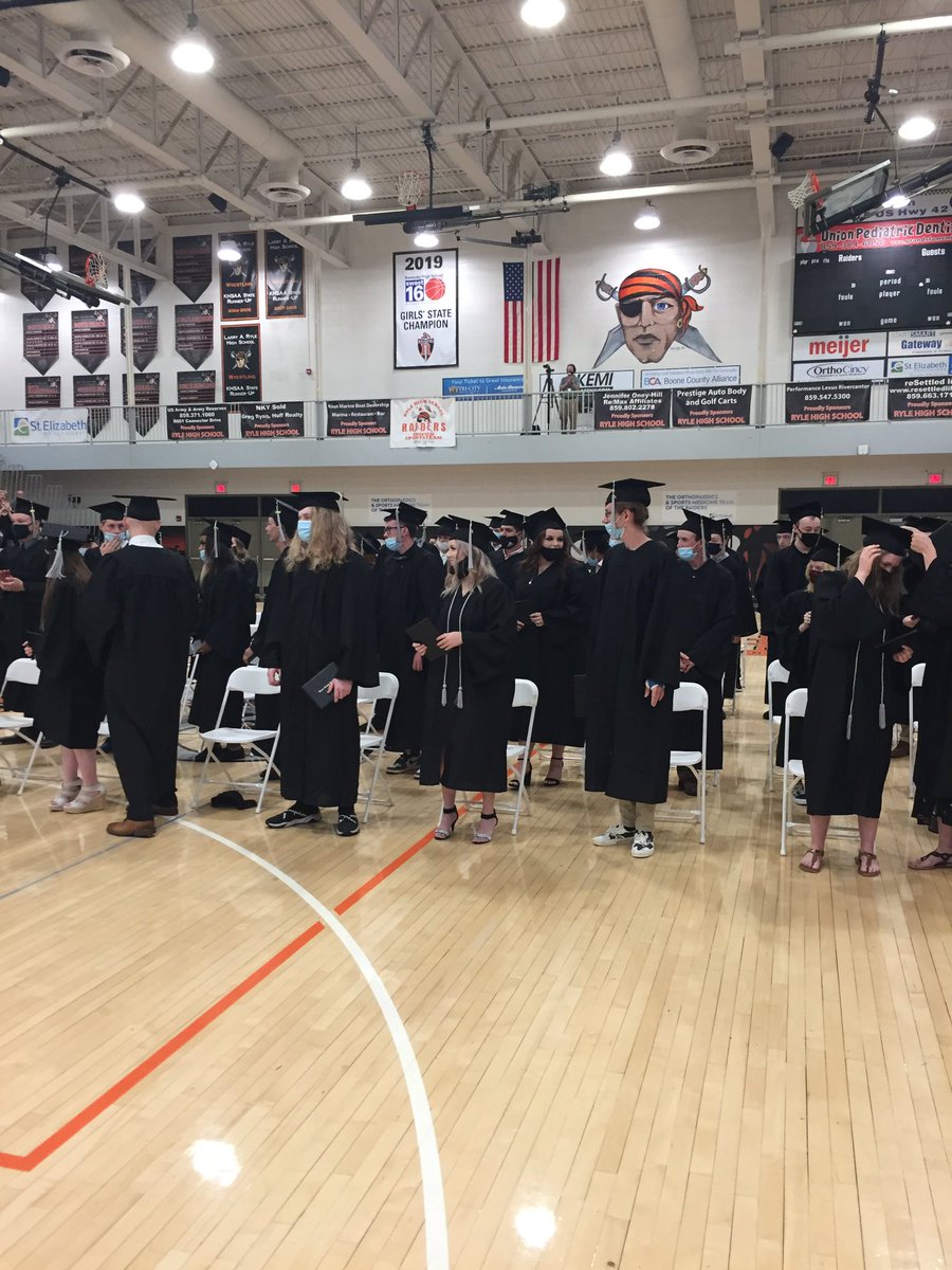 RiseBoone's tweet photo. Just a few pics from last night...Congratulations graduates we are very proud of you! #WeRRISE #BooneNation https://t.co/CWH2UtYx1H
