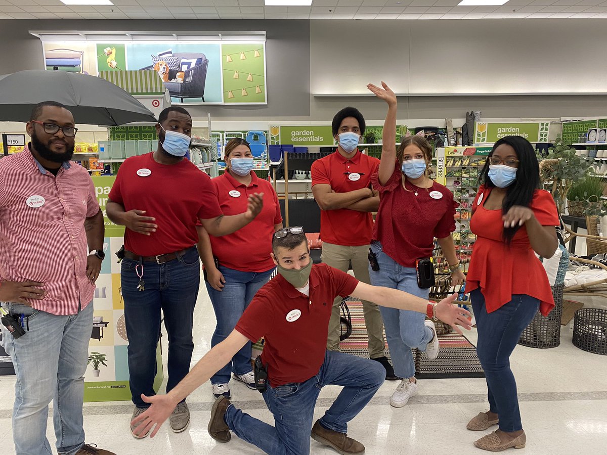 The stars of today’s GM huddle 🤗⚡️🎯 I loved learning about what is happening in GM for month! #caregrowwin