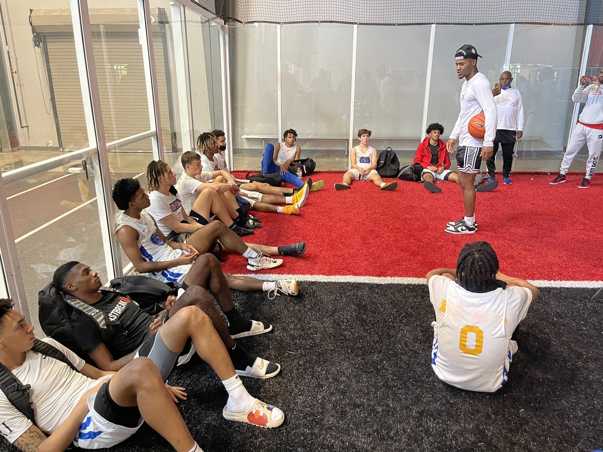 LivOnBasketball's tweet photo. @LOFDLBasketball alum @J_Hooper11 speaks to the players about what it takes to be successful on the college level & beyond. Best wishes on your journey to the NBA. #ncaachampion #finalfourmvp #big12playeroftheyear #louisianamade Future NBA draft pick. Giving back is so important https://t.co/mqB7o60hcC