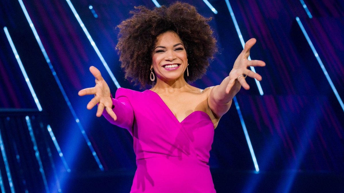 BigBrotherCA's tweet photo. ten has a nice ring to it, don't you think?
#BBCAN10 coming in 2022. 🏠 #CorusUpfront https://t.co/sJUZkjet1N https://t.co/NOR4kmkiug