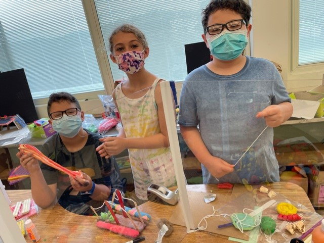 perlesmagnet's tweet photo. 4th grade Magnet students hard at work designing and constructing their bridges! https://t.co/HhergvBlBH