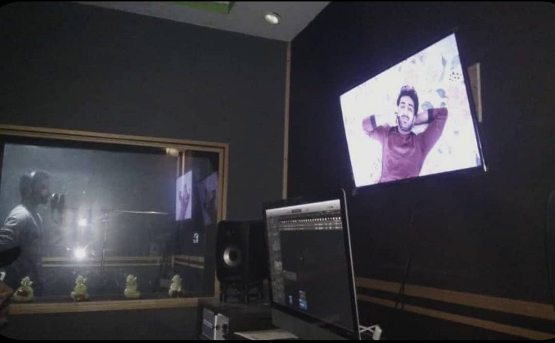 harishhram's tweet photo. Also sharing some pictures from the #dubbing sessions at #WavesStudio https://t.co/LbHToJ1RvX