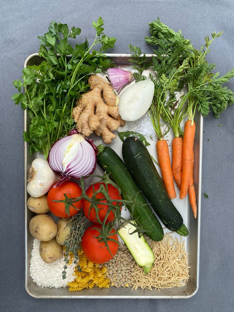 Una receta para hacer todas las sopas del mundo. Empieza con un par de litros de agua y nunca termina. revistahojasanta.com/tentempie/2021…