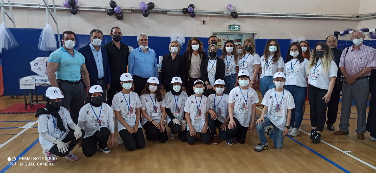 BagcilarMem's tweet photo. Ziya Gökalp Ortaokulu TÜBİTAK 4006 Bilim Fuarı Açılışı İlçe Milli Eğitim Şube Müdürlerimizin katılımıyla gerçekleştirildi.
@istanbulilmem 
@OzilLevent 
@19_mstfylmz https://t.co/MccMvbk6qA