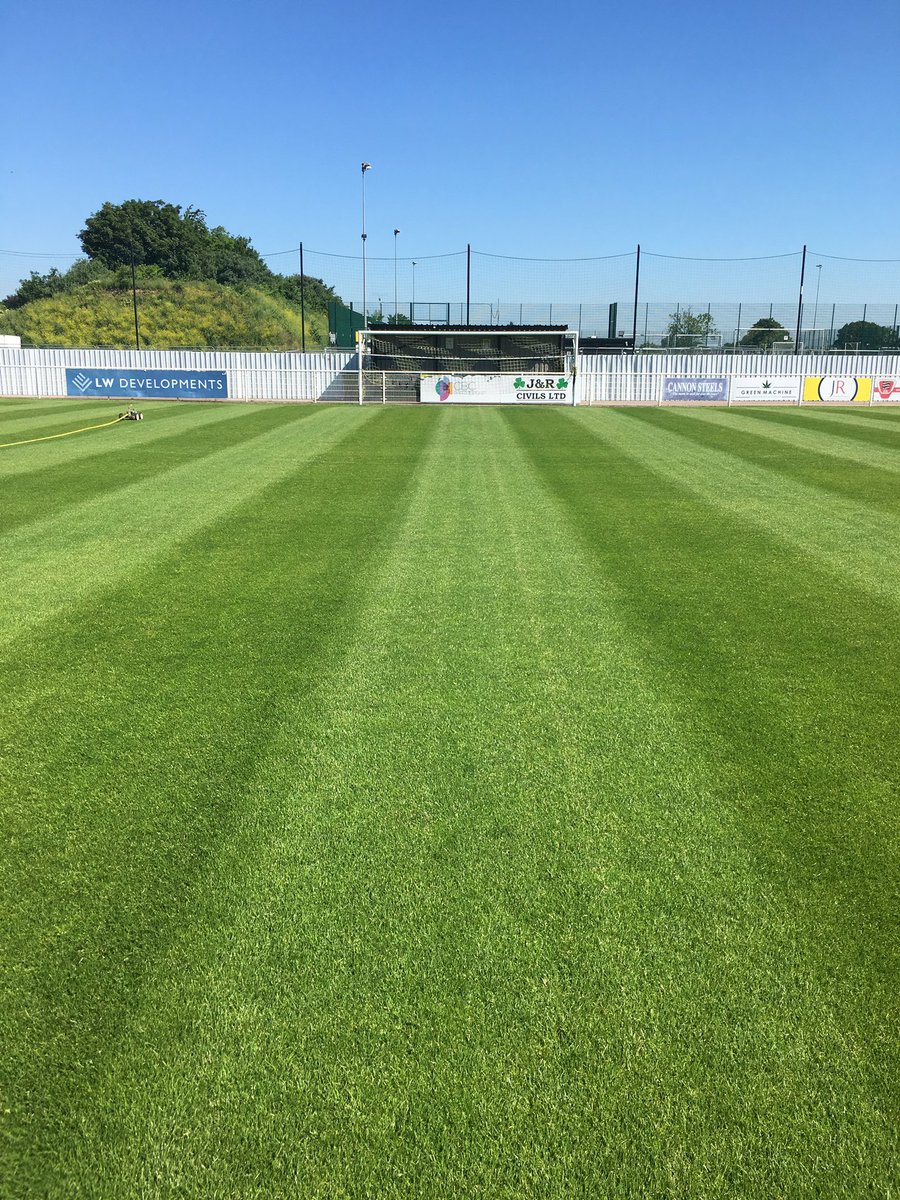 indigrowgary's tweet photo. Darren, Head Groundsman at Cheshunt FC really pleased with the results from a recent application of Impact CGF 26:5:8(60%PSCU),looking good in the sunshine 😎@indigrowuk https://t.co/4zQZRkpbDy