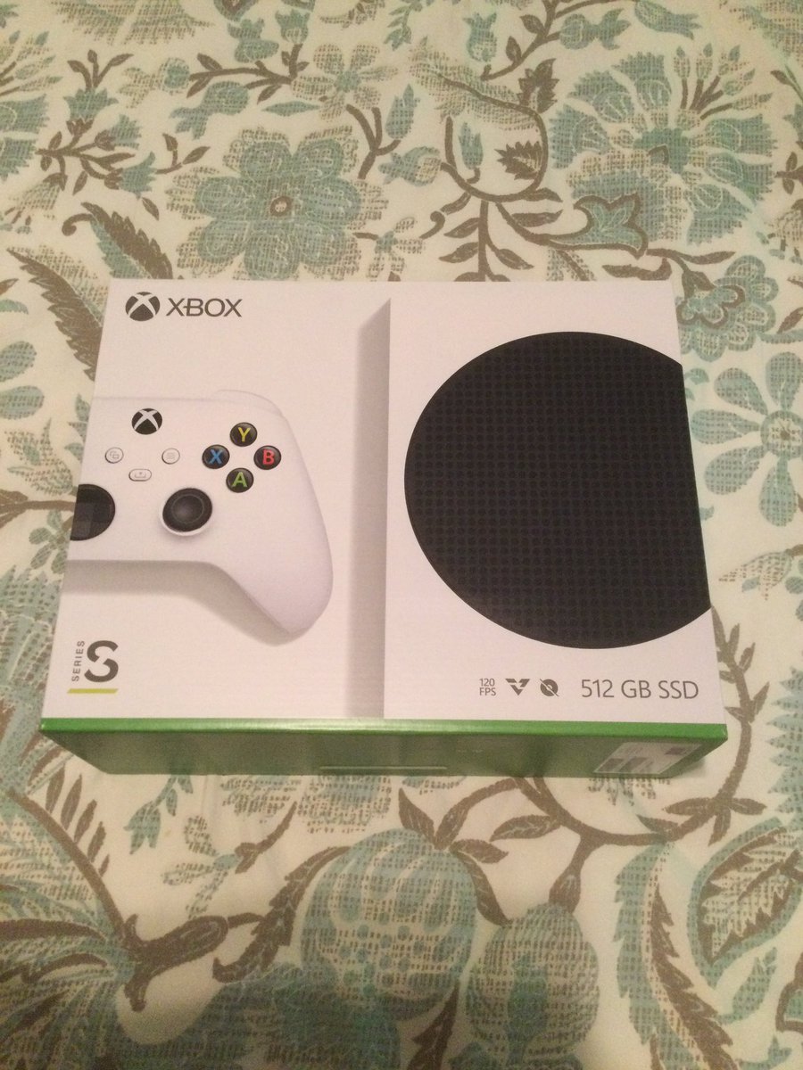 RealEdwinV's tweet image. Officially part of the @Xbox family love the system this will be perfect for @XboxGamePass until I get the series x ordered it last thursday and was ready for pickup today thank you @BestBuy