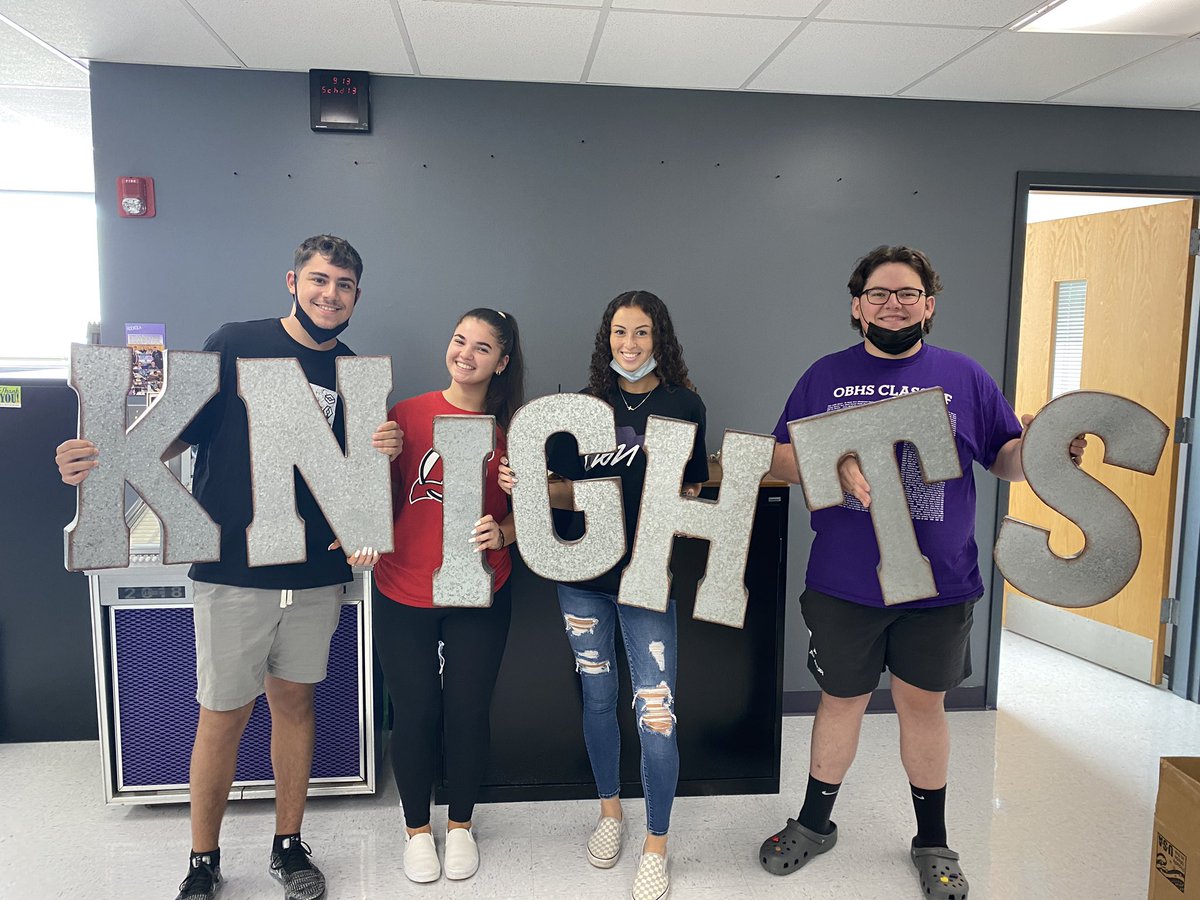 annaelizaabethh's tweet photo. #lastday🤍💜🖤 https://t.co/DR9gr8iPJv
