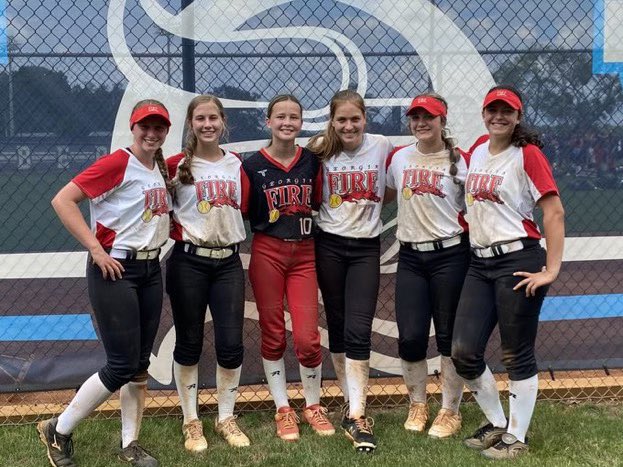 JessicaChan24's tweet photo. Had such a great time at the @BerrySoftball camp yesterday with all of my teammates who came out and all of the other amazing players there! Thanks to Coach Stanley, the rest of the coaching staff and the players who decided to come and help out! 🥎 #govikings https://t.co/hMF3dDqtSL
