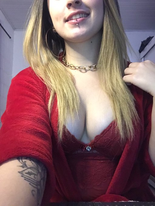 Tava mt lindinha ontem no @cameraprive n&eacute; 🥰 Hoje vou estar on-line novamente as 22:00 te espero viu 😋<a class="tags" href="/tag/cameraprive">@cameraprive</a><a href="/tag/tbt"class="tags"><span>#tbt</span></a>