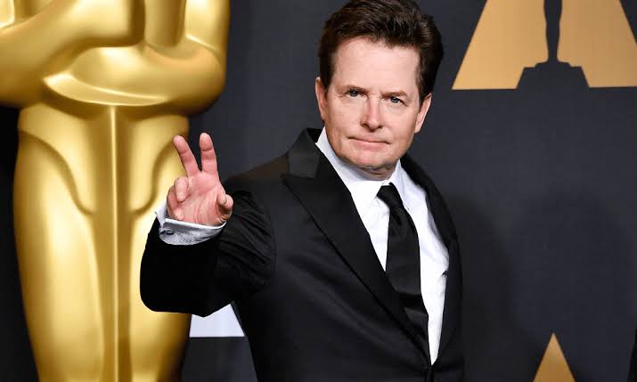 Un día como hoy pero de 1961, nació el gran Michael J. Fox, actor, escritor, productor cantante y músico. Conocido también como Calvin Klein, Clint Eastwood o simplemente Marty McFly. 

¡Felices 60 años! #MichaelJFox 🎂🥳