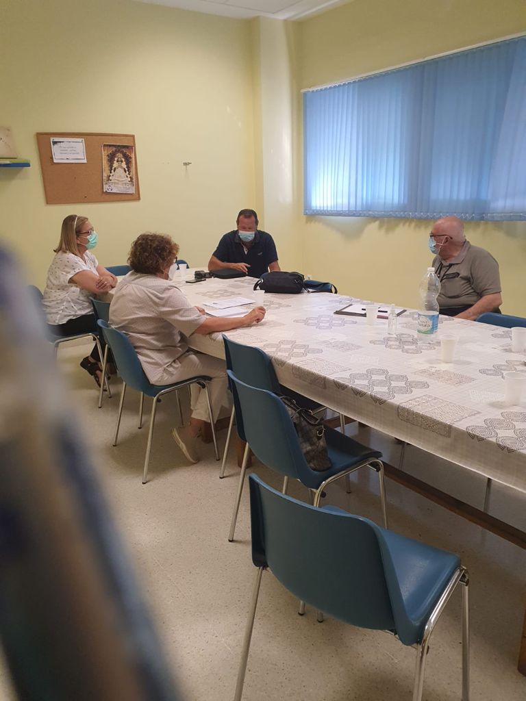 Vecinal5's tweet photo. ¡Hola vecin@s de #Huelva! 🙋‍♀️

Seguimos recabando apoyos 💪 Ayer comenzamos a explicar qué es lo que pedimos a las administraciones, desde la Plataforma Vecinal, en el Foro de Salud y hoy en el Foro de Educación, del Plan Integral del Distrito V 🏠 https://t.co/Gi9VN522Ui
