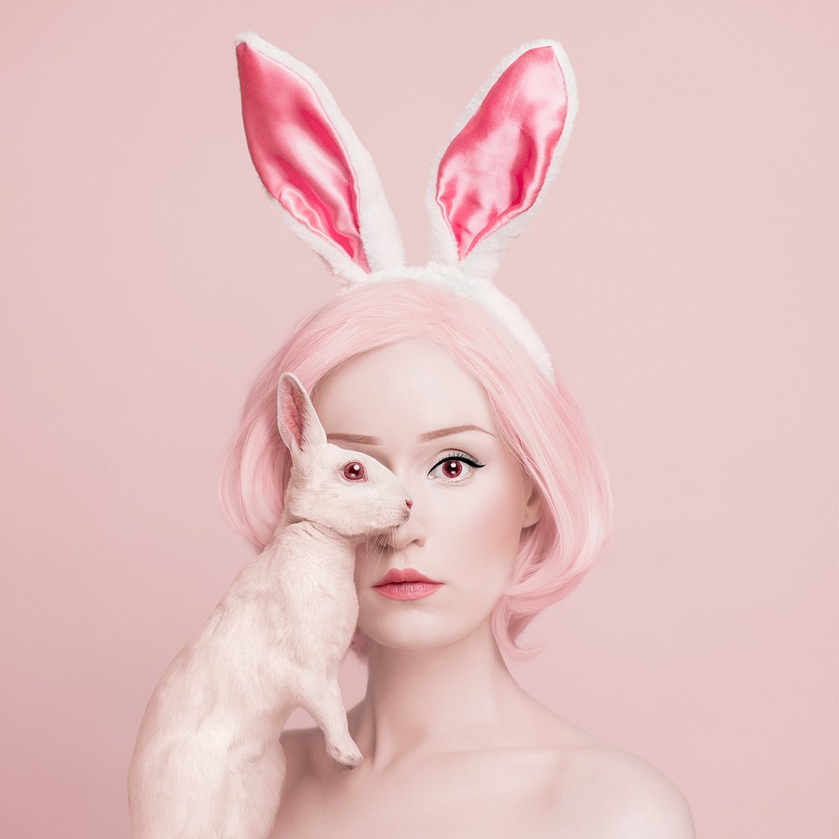 creativecloud's tweet photo. In this series of self portraits, artist @FloraBorsi uses wildlife to highlight the commonalities between humans and animals: https://t.co/zGsTpXUtUQ https://t.co/K2K0C0uhDO