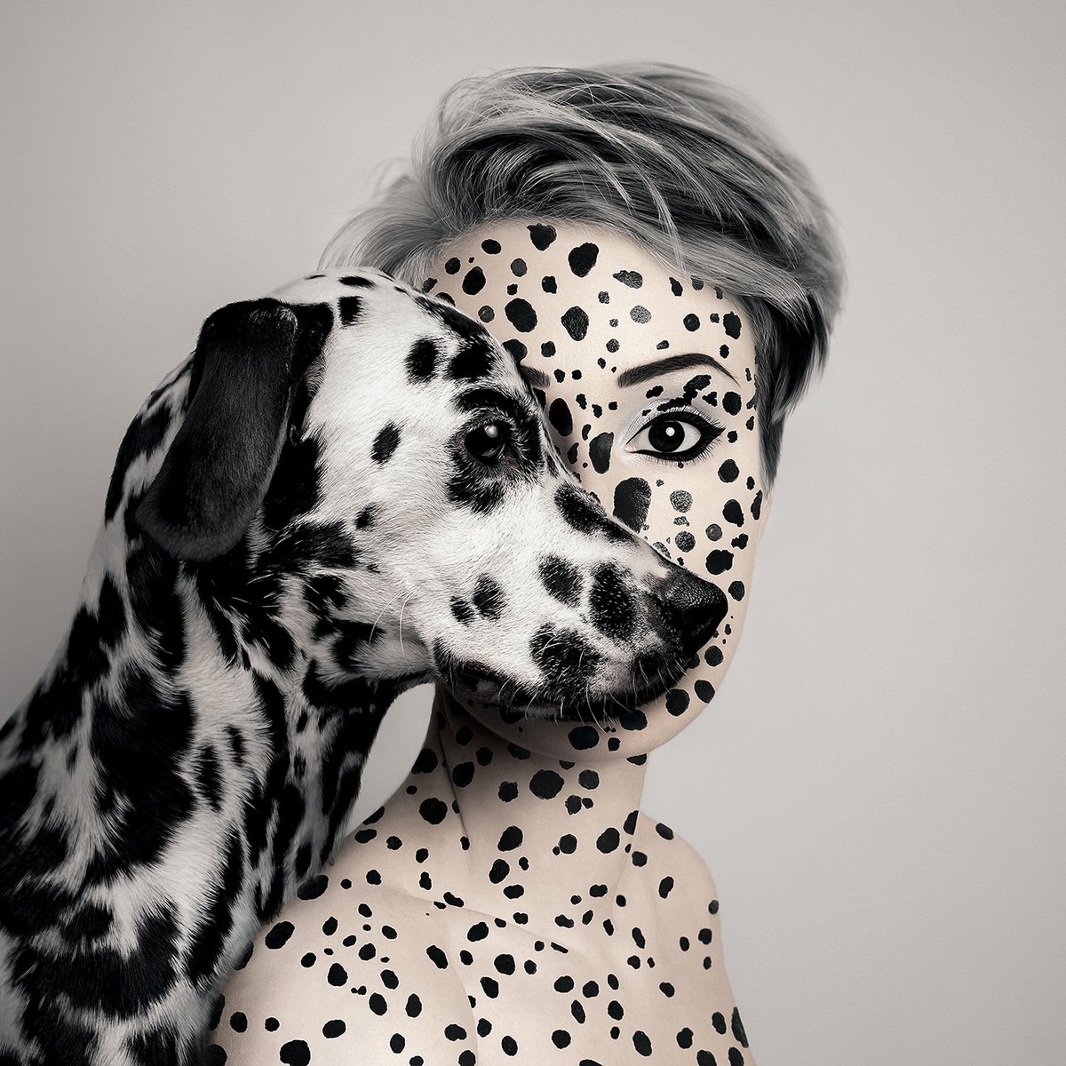 creativecloud's tweet photo. In this series of self portraits, artist @FloraBorsi uses wildlife to highlight the commonalities between humans and animals: https://t.co/zGsTpXUtUQ https://t.co/K2K0C0uhDO
