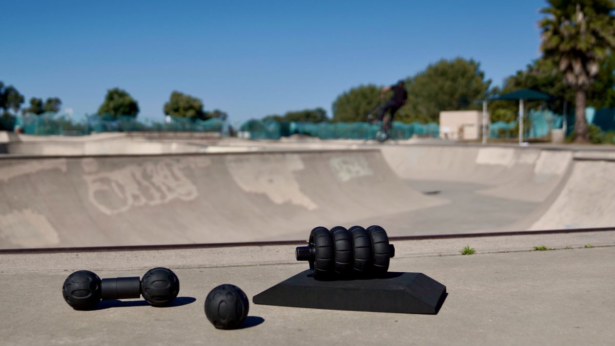 RollerTek's tweet photo. Floating through the week like @joeymartinezone… 🔥👑

Keep pushing strong for the weekend, get it done! ✅

RollerTek

#muscle #relief #technology
#skating #biking #bmx #biketricks #skatebording #xgames #surfing #sandiego #lajolla #skatepark #igfitness #surflife #skatelife https://t.co/hWBuGUPhOl