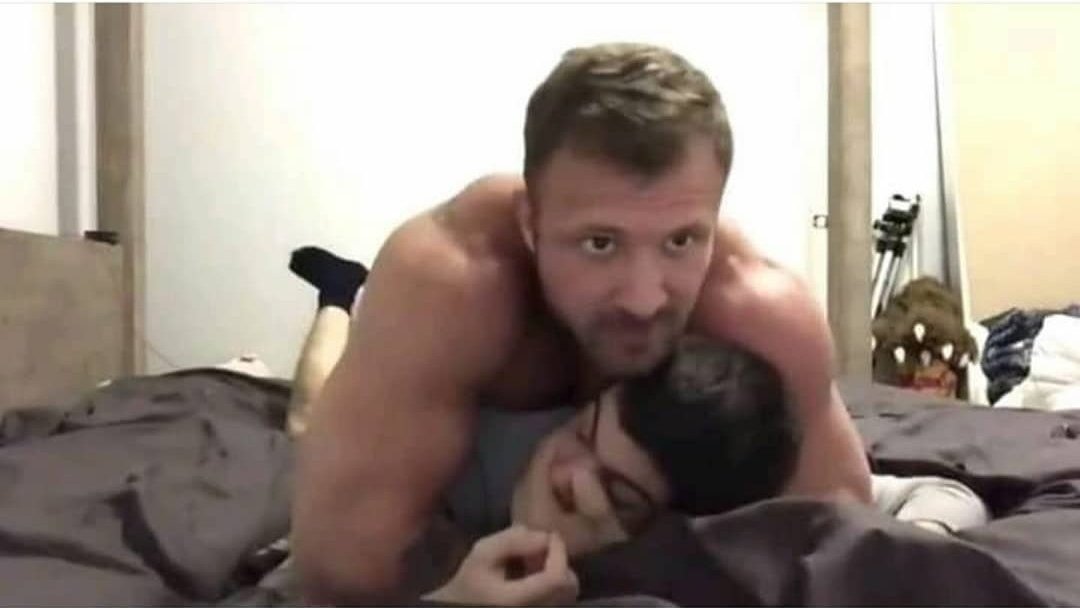 iki yigit cikti meydane ikisi de birbirinden merdane