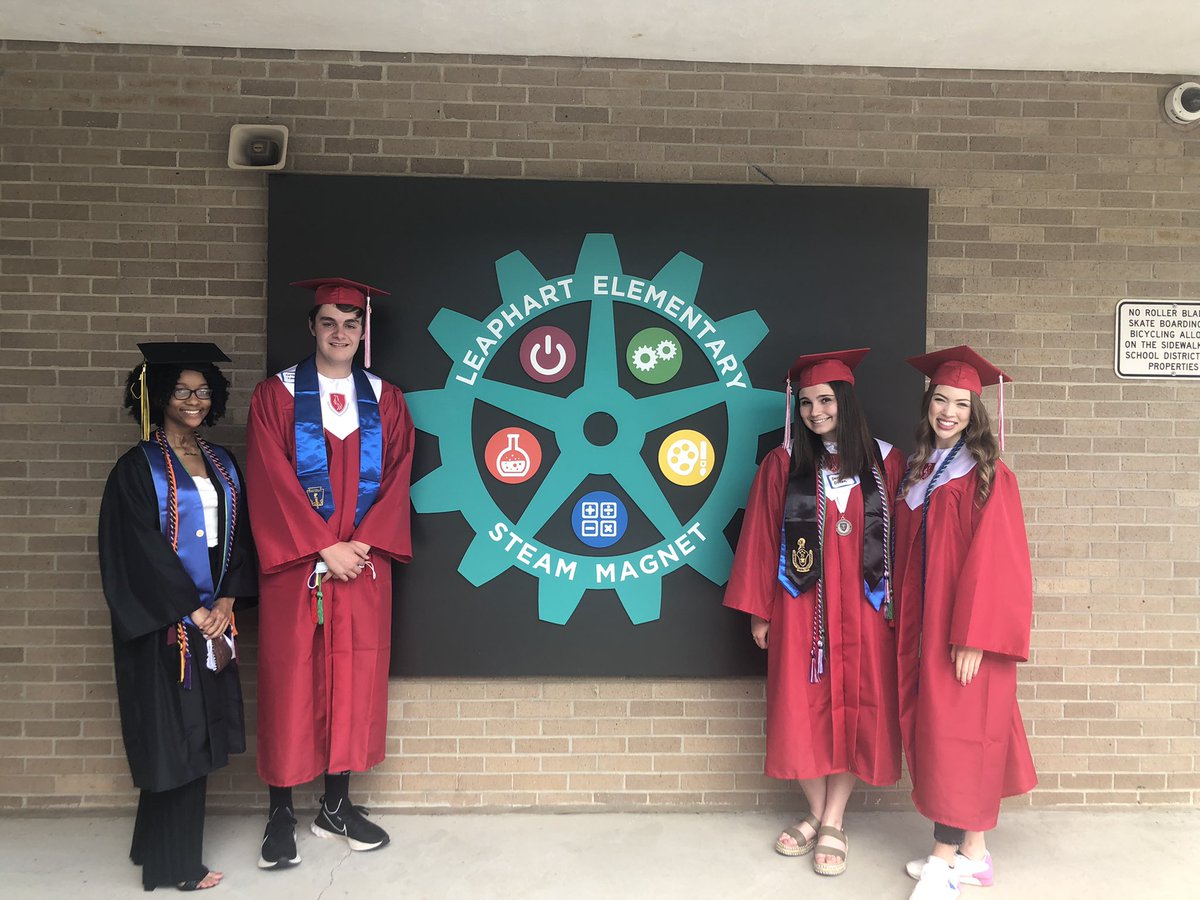 LeaphartElem's tweet photo. Thank you Seniors for coming back to the place that started you on your educational journey!  Super proud of you all!  You showed us your #Pridein5! https://t.co/iRSB1U5qHf