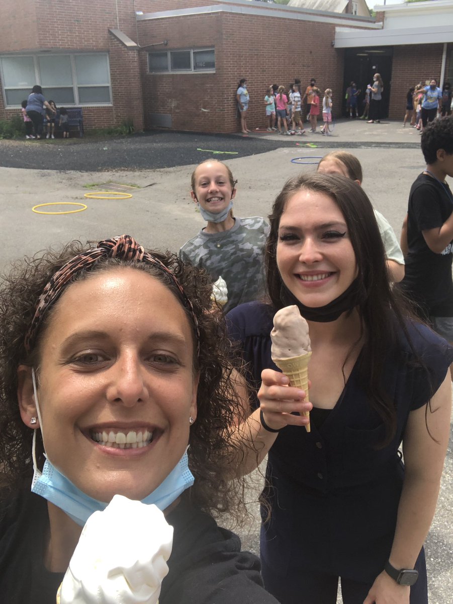 MrsKGafas's tweet photo. Thank you Zane North PTA for the delicious treat today!!! #collsedu #icecreamisyummy https://t.co/4jju00SQv5