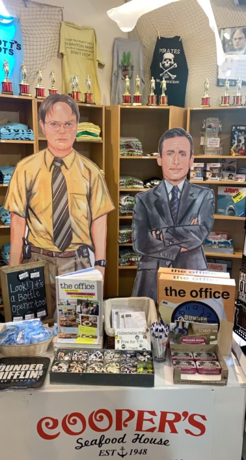TraceC_54's tweet photo. Got to visit the hometown of my all time favorite show I was screaming inside!! @johnkrasinski @SteveCarell #TheOffice #thatswhatshesaid https://t.co/egmhE0ziwe