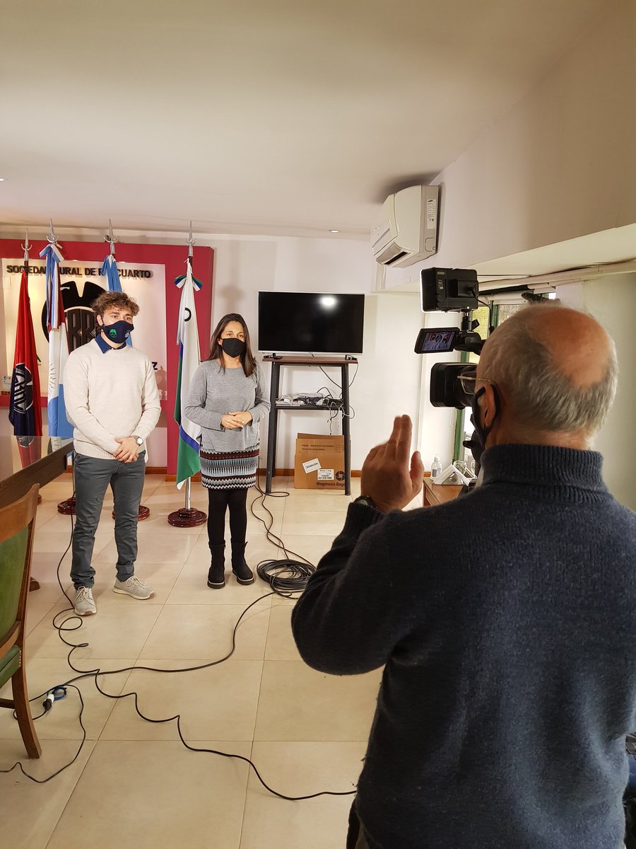 Grabamos con los jóvenes del <a href="/AteneoSrrc/">Ateneo SRRC</a> para nuestro programa de TV "Más allá de la Tranquera"

Sale mañana por Canal 13 de Río Cuarto a las 19.50hs y el viernes a las 6.45hs! No te lo pierdas 📺  #SrrcEnTV #ateneo #srrc #jovenes #campo #juventudagraria #futurosdirigentes