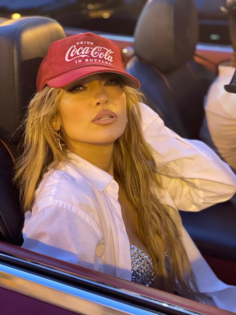 JLo's tweet photo. There’s only one…♥️                  
Good things coming… #CambiaElPaso https://t.co/UQ2uLP2PTK