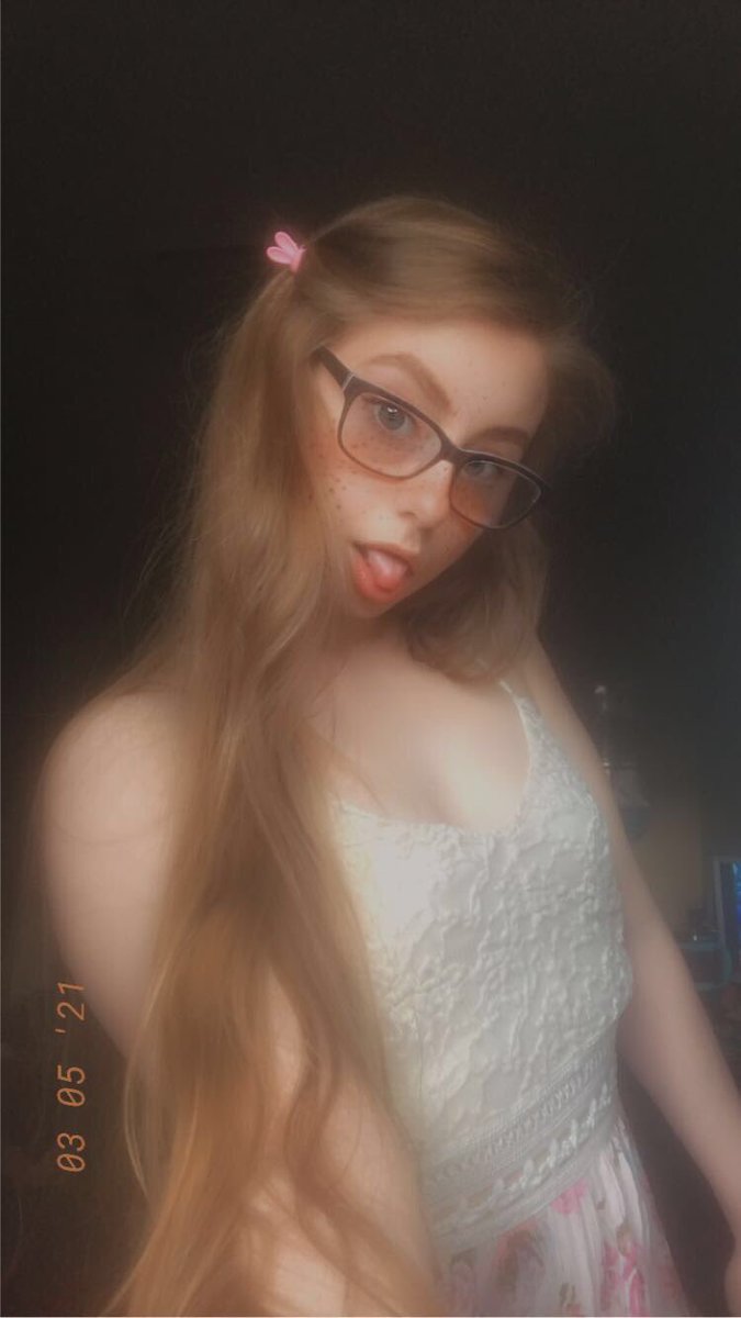 smolst0ner's tweet photo. I thought I looked cute in these🌸🥺

#ddlg #petite #softgirl https://t.co/pFRPnDqEvF
