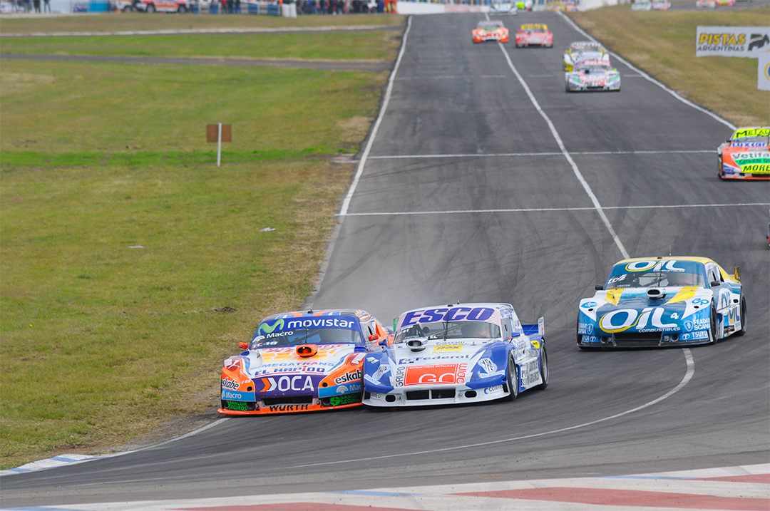 actcargentina's tweet photo. 💥Secuencia exacta del sobrepaso: @chledesmaok 🆚 @SavinoSport 

🔙¿Quién adivina el año y circuito de este miércoles de #RetroTC? https://t.co/VWIcnYxOwN