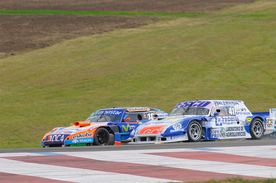 actcargentina's tweet photo. 💥Secuencia exacta del sobrepaso: @chledesmaok 🆚 @SavinoSport 

🔙¿Quién adivina el año y circuito de este miércoles de #RetroTC? https://t.co/VWIcnYxOwN