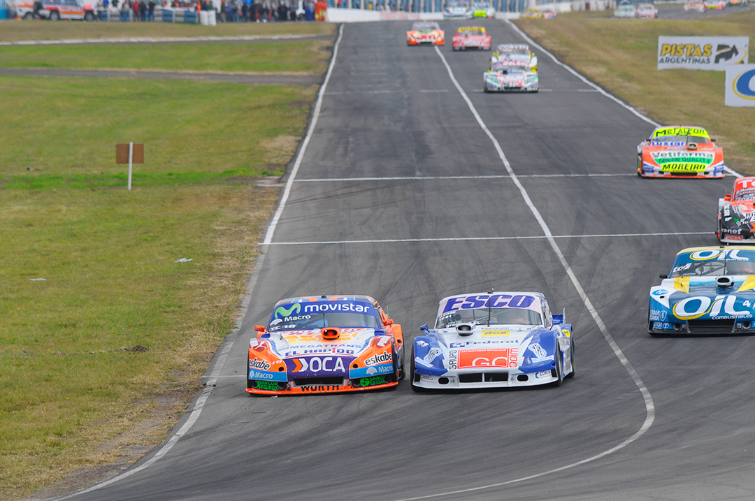 actcargentina's tweet photo. 💥Secuencia exacta del sobrepaso: @chledesmaok 🆚 @SavinoSport 

🔙¿Quién adivina el año y circuito de este miércoles de #RetroTC? https://t.co/VWIcnYxOwN