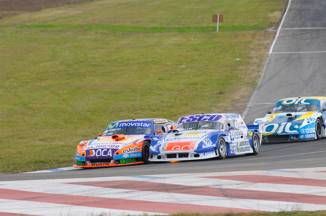actcargentina's tweet photo. 💥Secuencia exacta del sobrepaso: @chledesmaok 🆚 @SavinoSport 

🔙¿Quién adivina el año y circuito de este miércoles de #RetroTC? https://t.co/VWIcnYxOwN