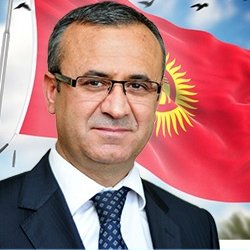 Reyhaninandi's tweet photo. Eşim 9 gün önce kaçırıldı. Ben bu acıyı 9 gündür yaşıyorum. Ancak aylardır, yıllardır sevdiklerinin yolunu gözleyen anneler, babalar, çocuklar var... Bu insanlara da ses olmamız gerekiyor. Hep birlikte soralım: Kayıplarımız nerede? 

Kaçırılanlar Nerede
#CaptiveInTurkishEmbassy https://t.co/nSqOlHNdSl