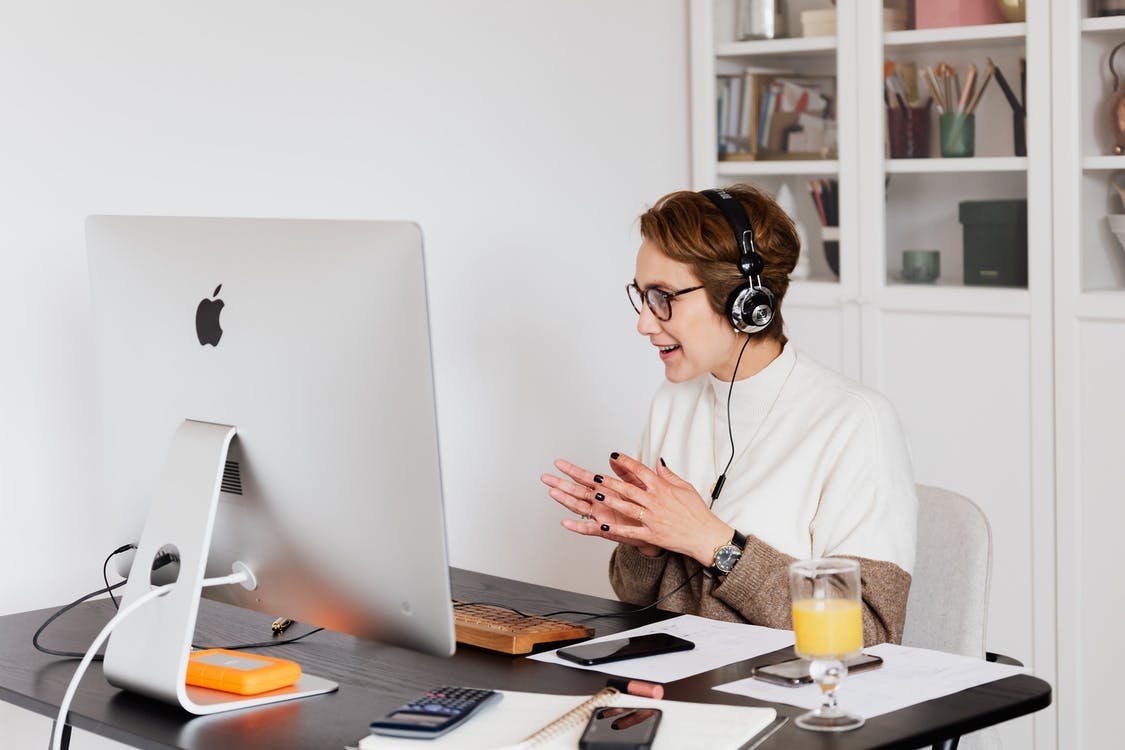stevendcohen's tweet photo. Zoom presentations require a different set of skills than do in-person presentations. Even if you’re an experienced presenter, you may feel slightly nervous or uneasy about presenting virtually.

Here are some tips for your next zoom presentation:

https://t.co/1qHuR4eIPz https://t.co/ZiCKQnPdbH
