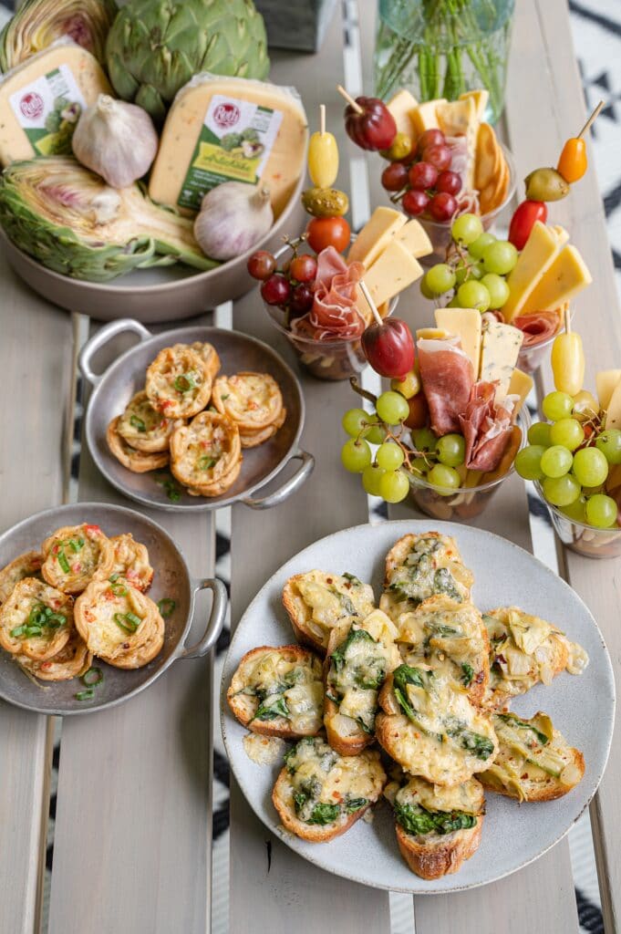 Bree Hester (@breehester28) on Twitter photo Three Spinach Artichoke Inspired Appetizers bakedbree.com/three-spinach-…
Created with the new Spinach Artichoke Gouda cheese from <a href="/RothCheese/">Roth Cheese</a> // Three appetizers inspired by the dip we all know and love - spinach and artichoke dip! Spinach and Artichoke Crostini, Mini Spinach and.... Three Spinach Artichoke Inspired Appetizers bakedbree.com/three-spinach-…
Created with the new Spinach Artichoke Gouda cheese from <a href="/RothCheese/">Roth Cheese</a> // Three appetizers inspired by the dip we all know and love - spinach and artichoke dip! Spinach and Artichoke Crostini, Mini Spinach and....
