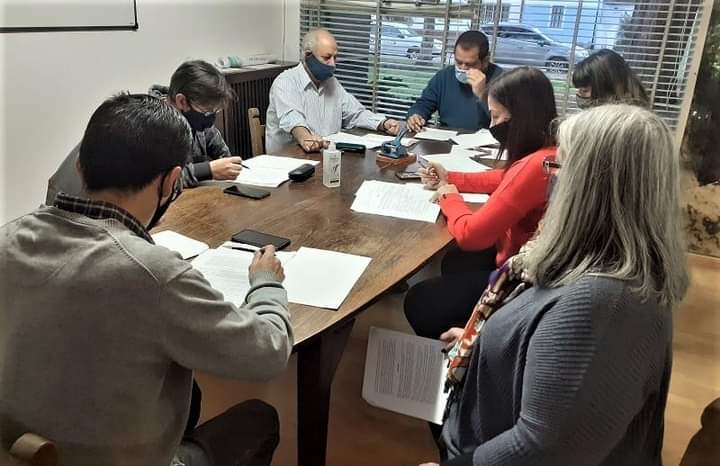 El Sindicato de Prensa de Esquel se reunió con la Comisión de Hacienda del HCD a fin de iniciar el análisis del Proyecto de Ordenanza para la Regulación de la Pauta Pública Municipal <a href="/PrensaFATPREN/">FATPREN</a> <a href="/chubut_sindical/">Chubut Sindical</a> <a href="/adatasur/">ADataSur</a> <a href="/CarlaGaudensi/">Carla Gaudensi</a>
