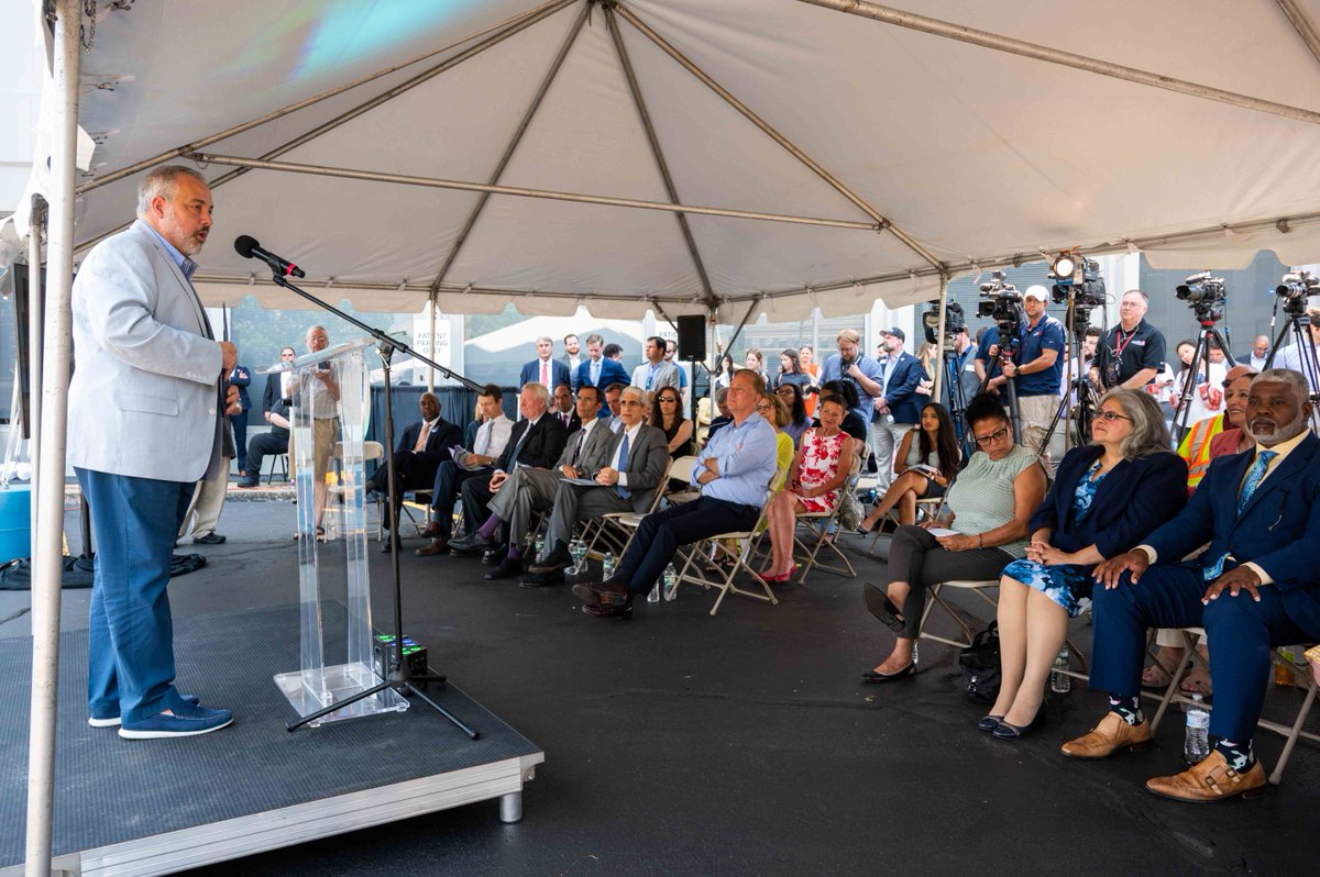 SCSU's tweet image. We were on hand to help break ground on 101 College Street in downtown #NHV, joining @GovNedLamont and @MayorElicker in our partnership with @Yale to ensure educational spaces and career opportunities for #BioPath students. ⚛️ 🦉 #BeMoreInspired @SCSUSTEMIL