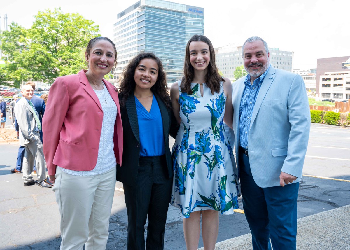 SCSU's tweet image. We were on hand to help break ground on 101 College Street in downtown #NHV, joining @GovNedLamont and @MayorElicker in our partnership with @Yale to ensure educational spaces and career opportunities for #BioPath students. ⚛️ 🦉 #BeMoreInspired @SCSUSTEMIL