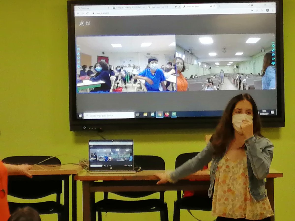 Este lunes tuvo lugar la videoconferencia de nuestros alumnos de Francés de 1°ESO con los alumnos de español del Collége Le Bois de l'Enclume, en Francia. Esta videoconferencia es parte del proyecto #eTwinning Mi correspondiente español / Mon correspondant fran¢ais