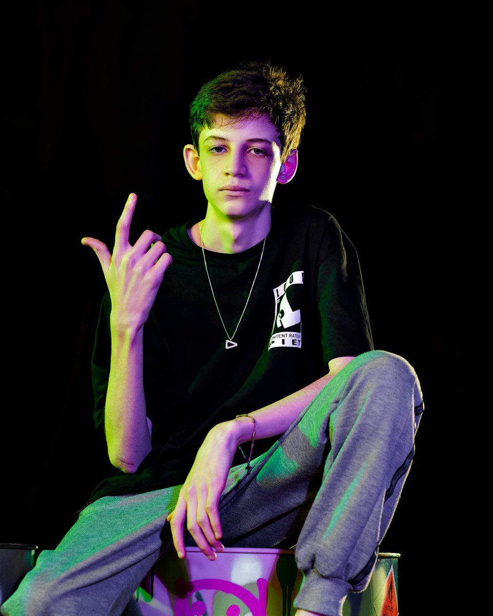 yFrostyx's tweet image. Agora eu sou @LOUDgg! 😎 👍 
Tô muito feliz de ter entrado nessa família e ansioso pra disputar os próximos campeonatos representando essa org absurda! Podem confiar que eu cheguei quente e vou dar o meu melhor em todos os próximos desafios. FAZ O LLL 💚 #goLOUD