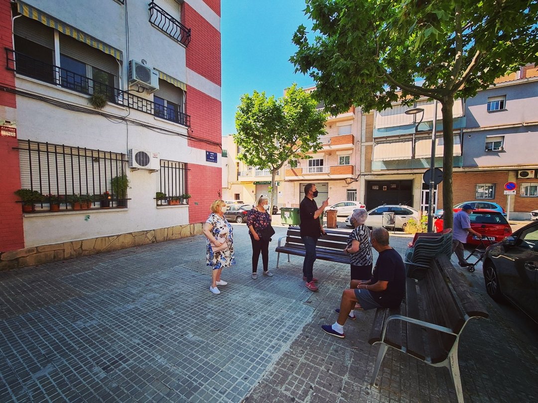 jordi_ballart's tweet image. Trobada amb veïns i veïnes al carrer Valira de #LesArenes per parlar de diferents millores que farem a la zona. Gràcies per la vostra implicació i les vostres propostes! #terrassa #apeudecarrer